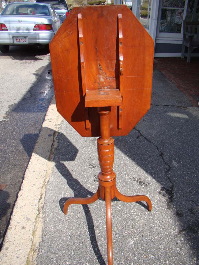 A New England Federal period Cherry Tilt-Top Candlestand from Portsmouth, N.H., circa 1810 — image 4